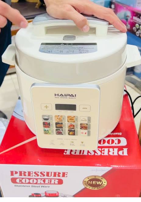 Haipai lot imported high Quality pressure cooker 5 L . Stainless steal Bowl